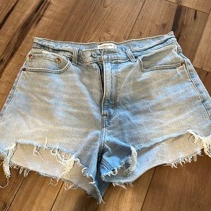 Abercrombie Curve Love light wash shorts size 31/12